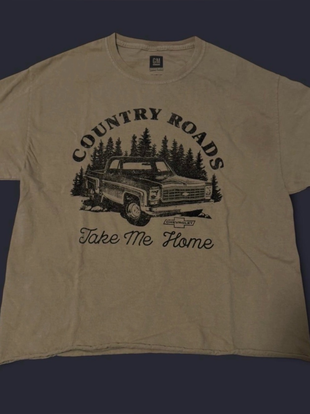 T-shirt with 'Country Roads' graphic